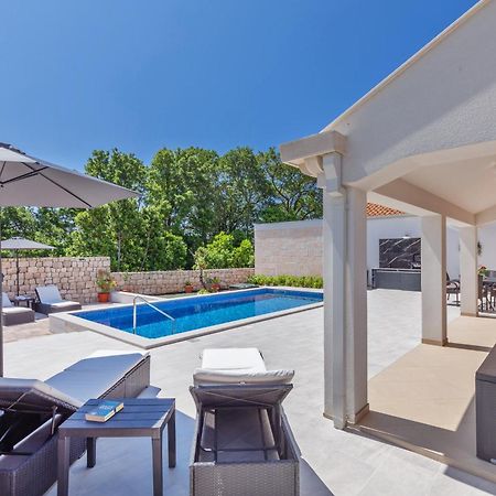 Apartment Holiday Home Doma, Cilipi Near Dubrovnik الغرفة الصورة
