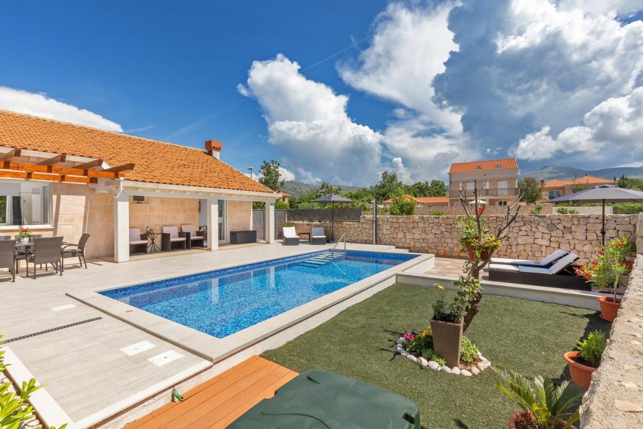 Apartment Holiday Home Doma, Cilipi Near Dubrovnik المظهر الخارجي الصورة