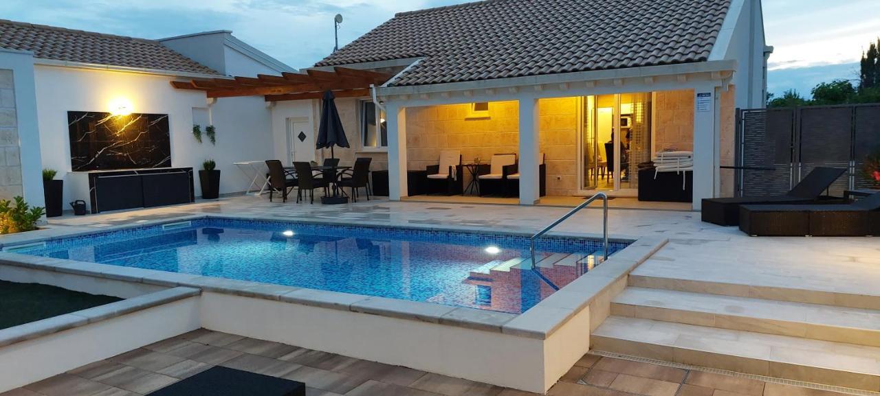 Apartment Holiday Home Doma, Cilipi Near Dubrovnik المظهر الخارجي الصورة