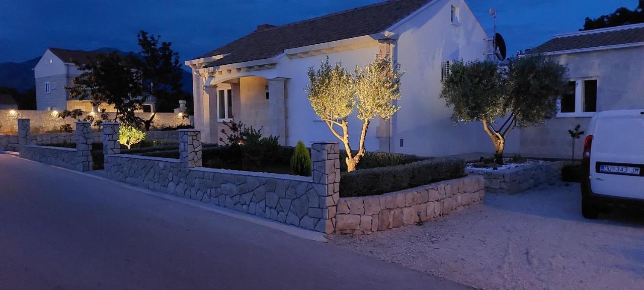 Apartment Holiday Home Doma, Cilipi Near Dubrovnik المظهر الخارجي الصورة