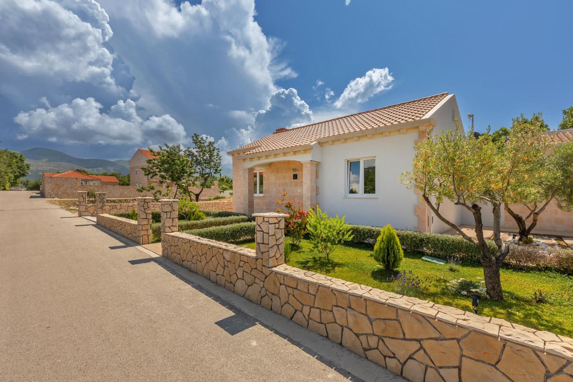 Apartment Holiday Home Doma, Cilipi Near Dubrovnik الغرفة الصورة