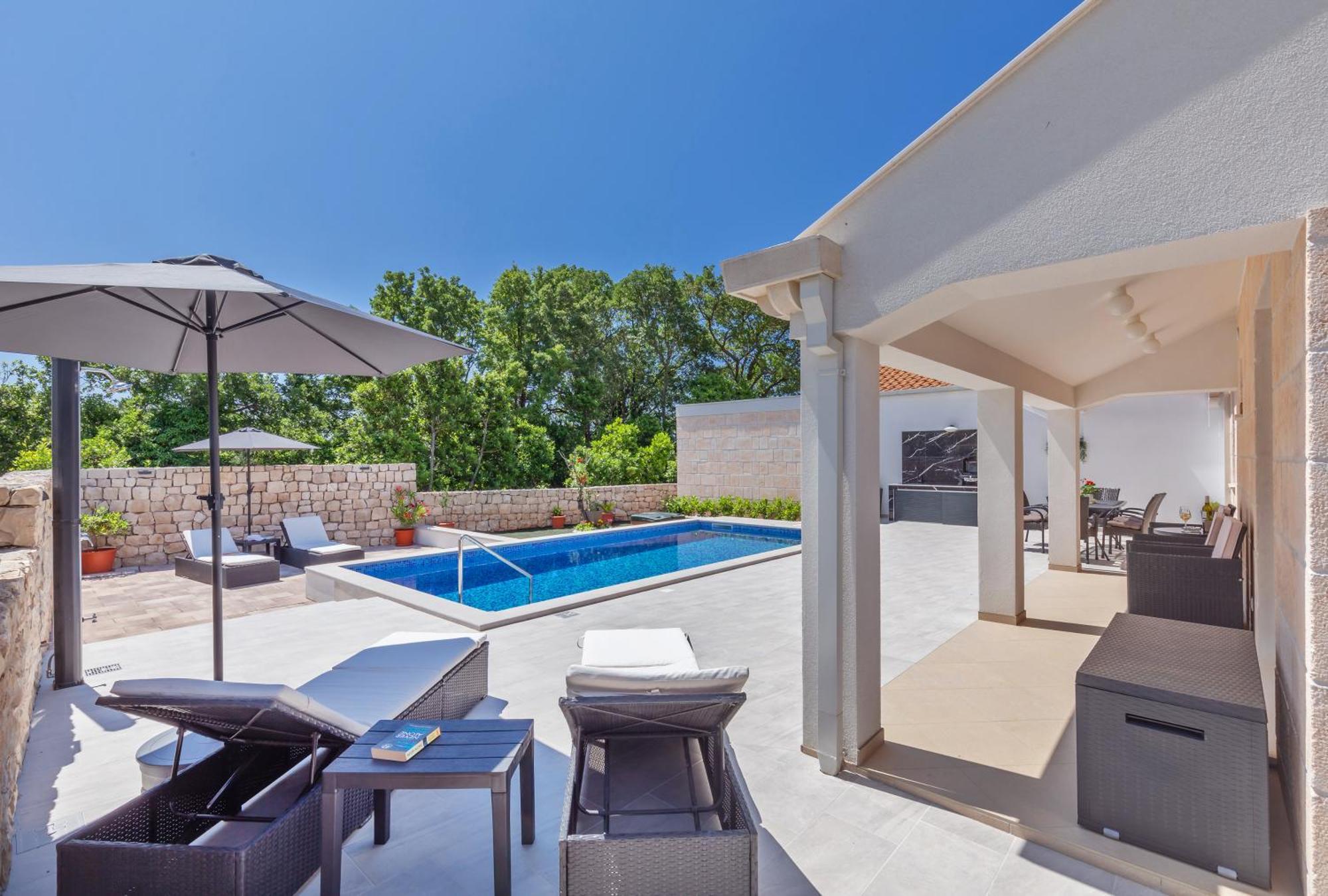 Apartment Holiday Home Doma, Cilipi Near Dubrovnik الغرفة الصورة