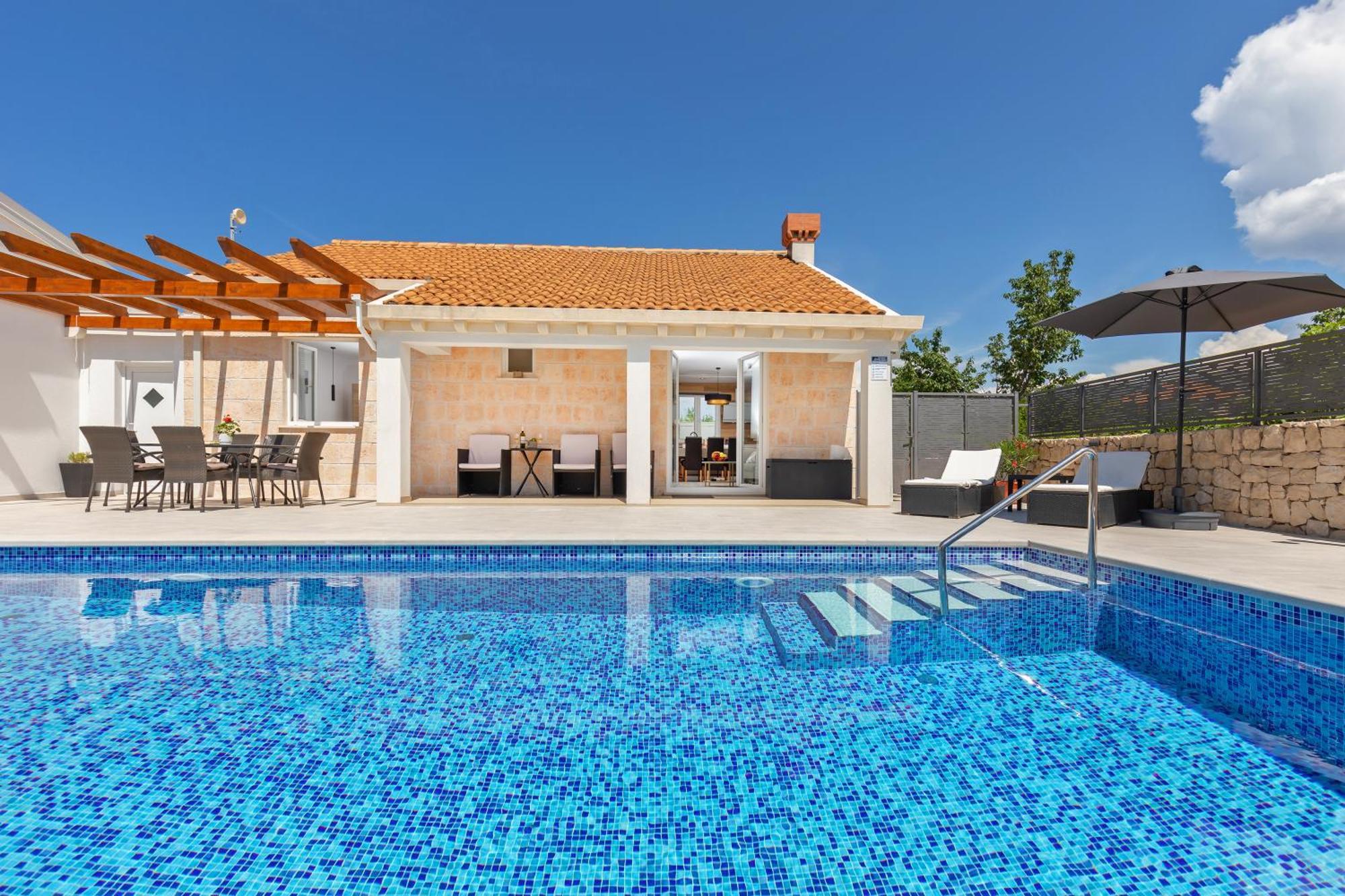 Apartment Holiday Home Doma, Cilipi Near Dubrovnik الغرفة الصورة